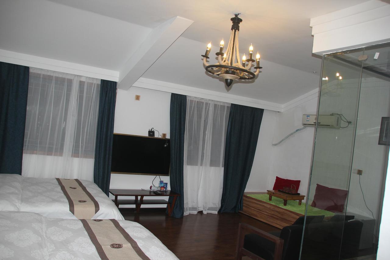 Fenghuang Little Bear Family Guest House Esterno foto