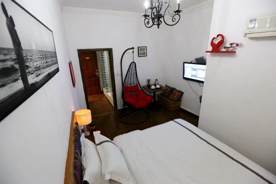 Fenghuang Little Bear Family Guest House Esterno foto