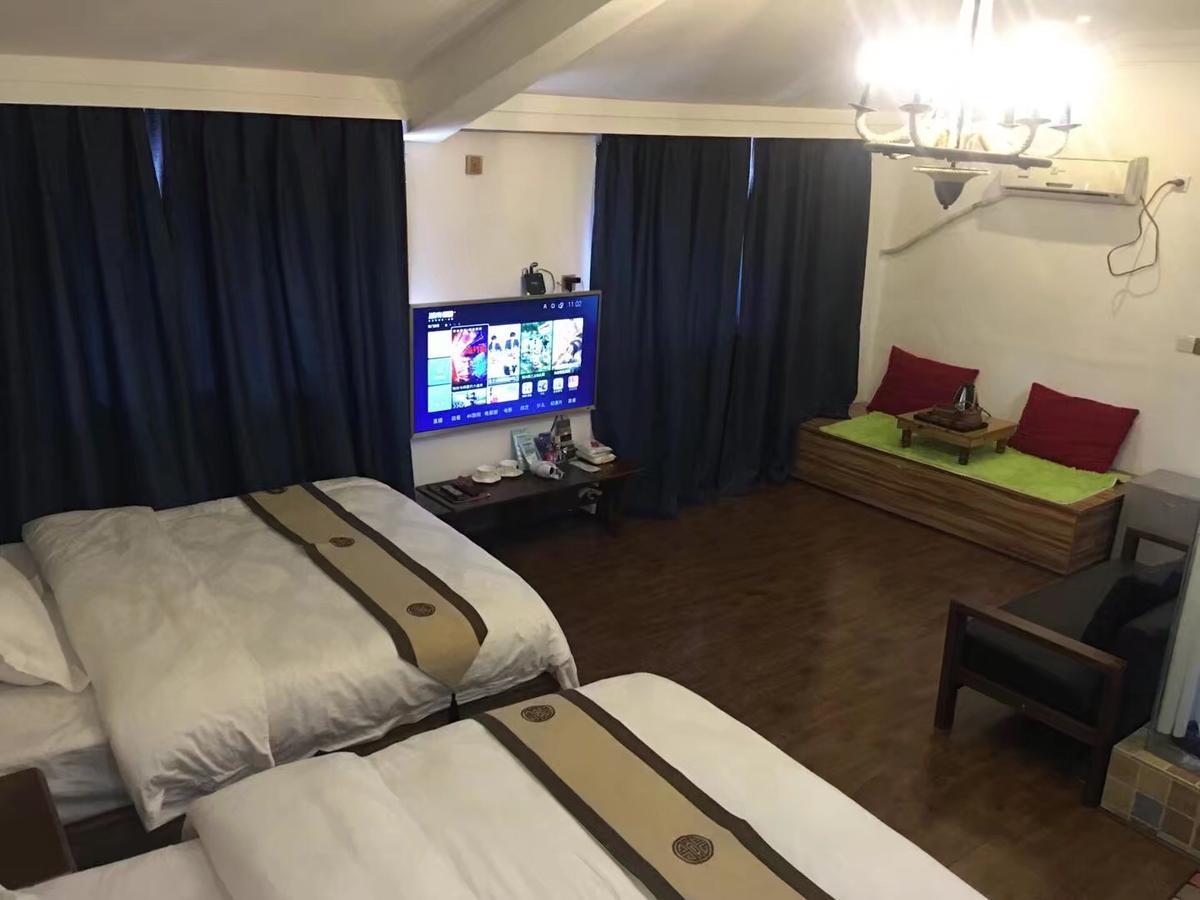 Fenghuang Little Bear Family Guest House Esterno foto