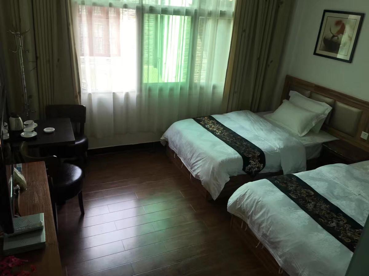Fenghuang Little Bear Family Guest House Esterno foto