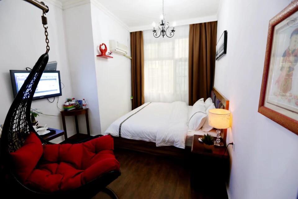 Fenghuang Little Bear Family Guest House Esterno foto