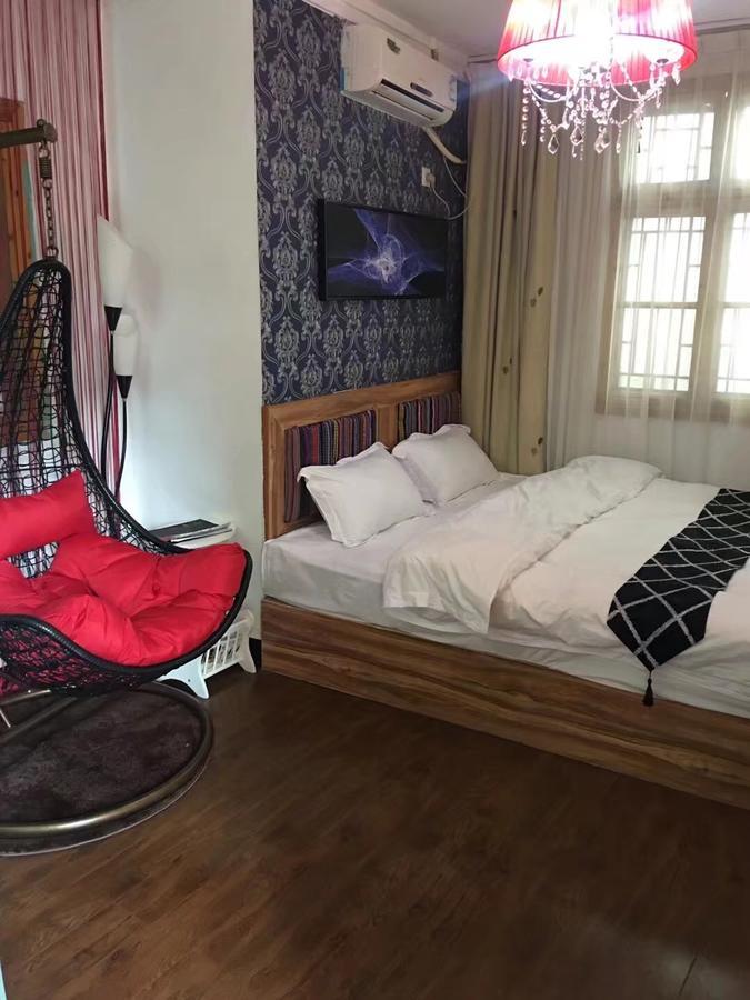 Fenghuang Little Bear Family Guest House Esterno foto