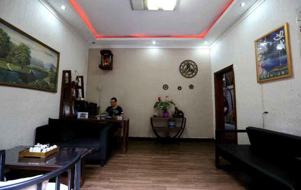 Fenghuang Little Bear Family Guest House Esterno foto