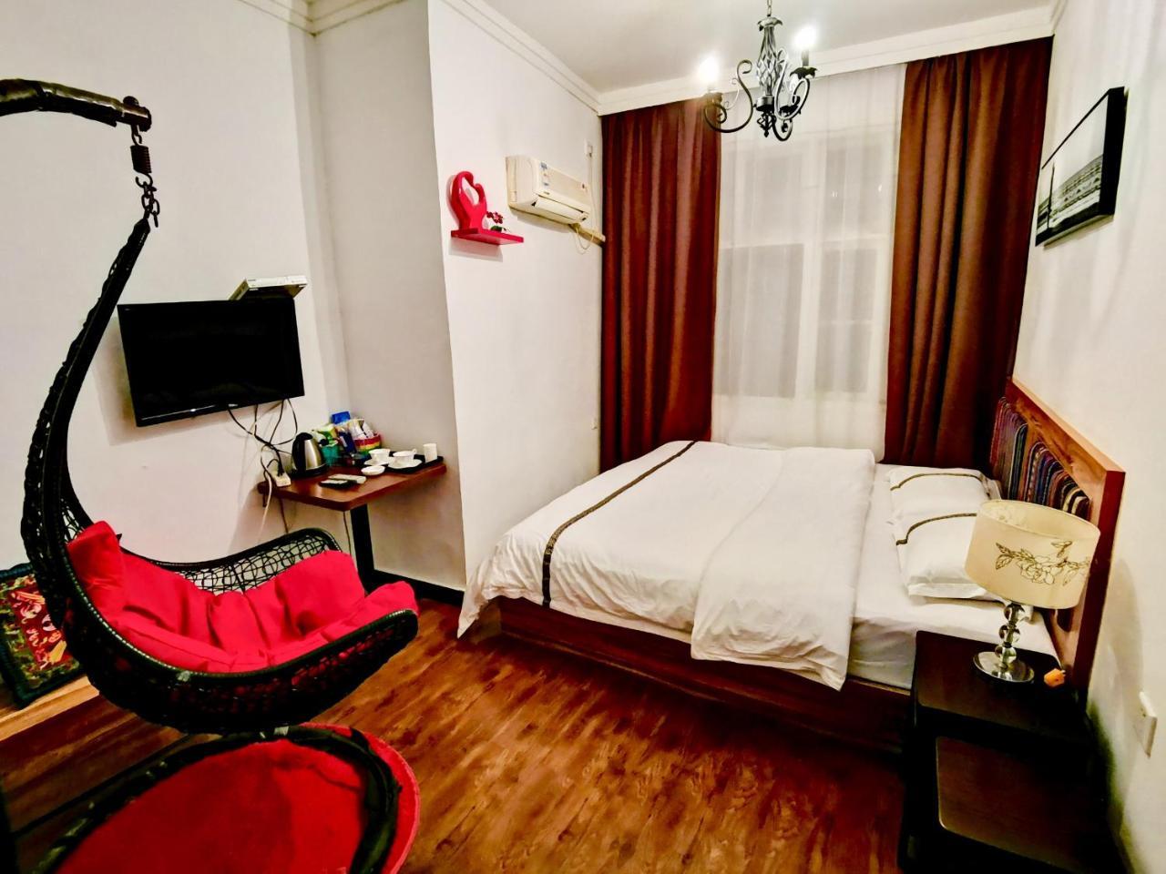 Fenghuang Little Bear Family Guest House Esterno foto