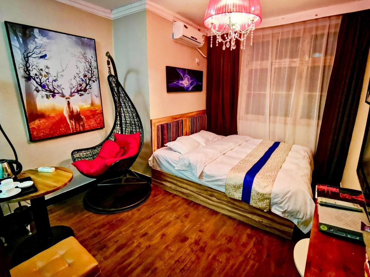 Fenghuang Little Bear Family Guest House Esterno foto
