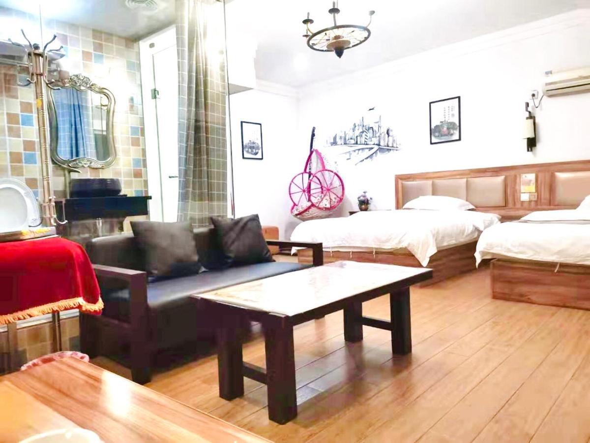 Fenghuang Little Bear Family Guest House Esterno foto