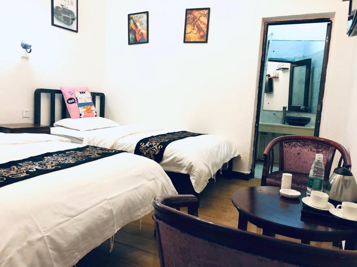 Fenghuang Little Bear Family Guest House Esterno foto