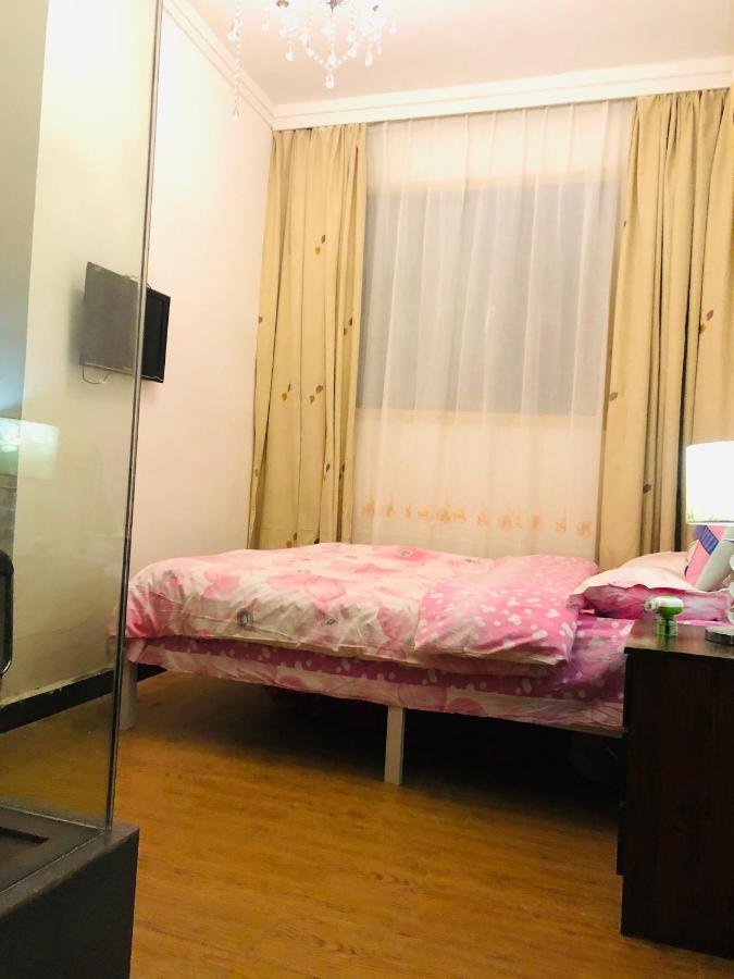 Fenghuang Little Bear Family Guest House Esterno foto